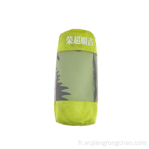 Serviette de sport en microfibre brodée avec sac en filet